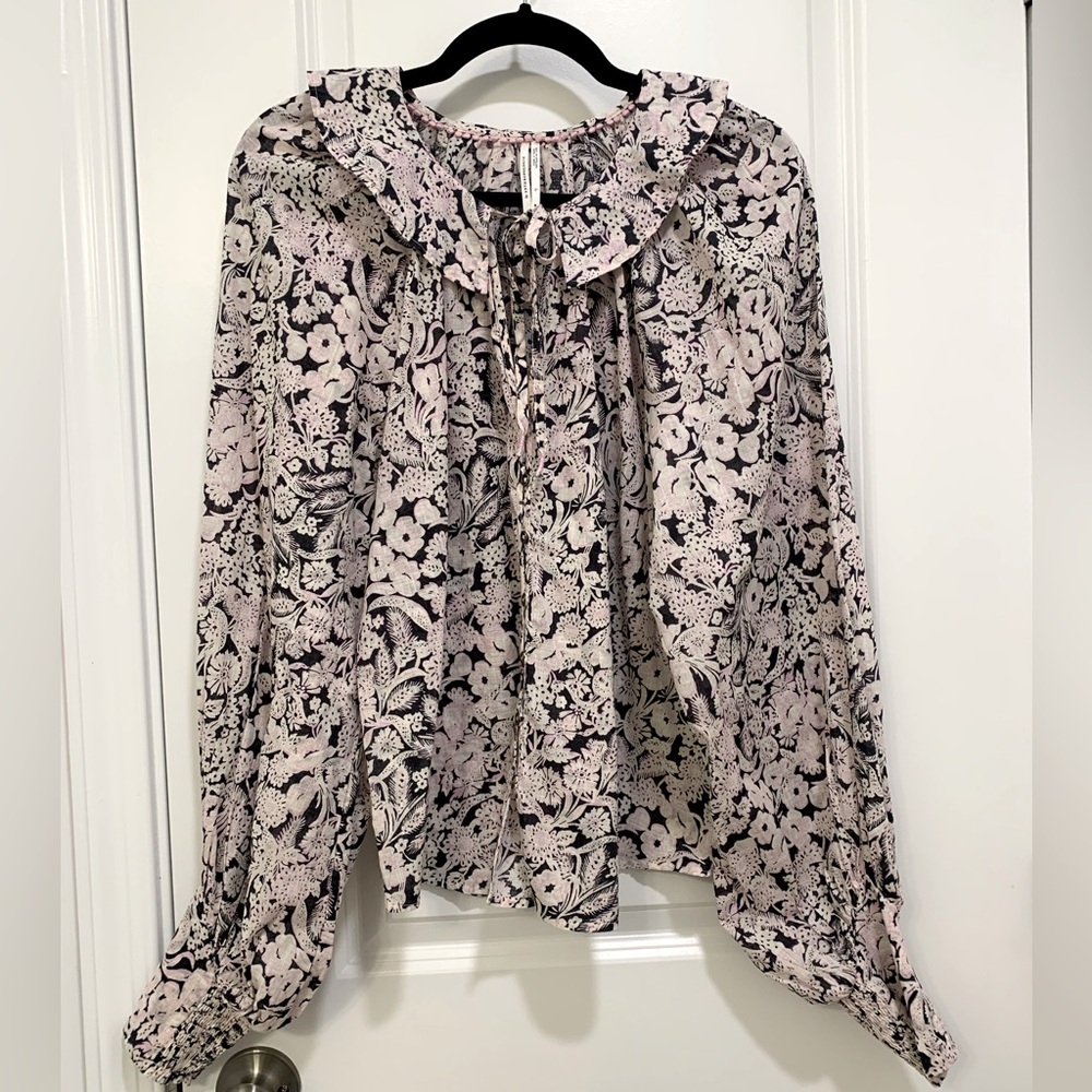 Anthropologie Pink Floral Ruffle Button Down V-Neck Peasant Blouse Size Medium